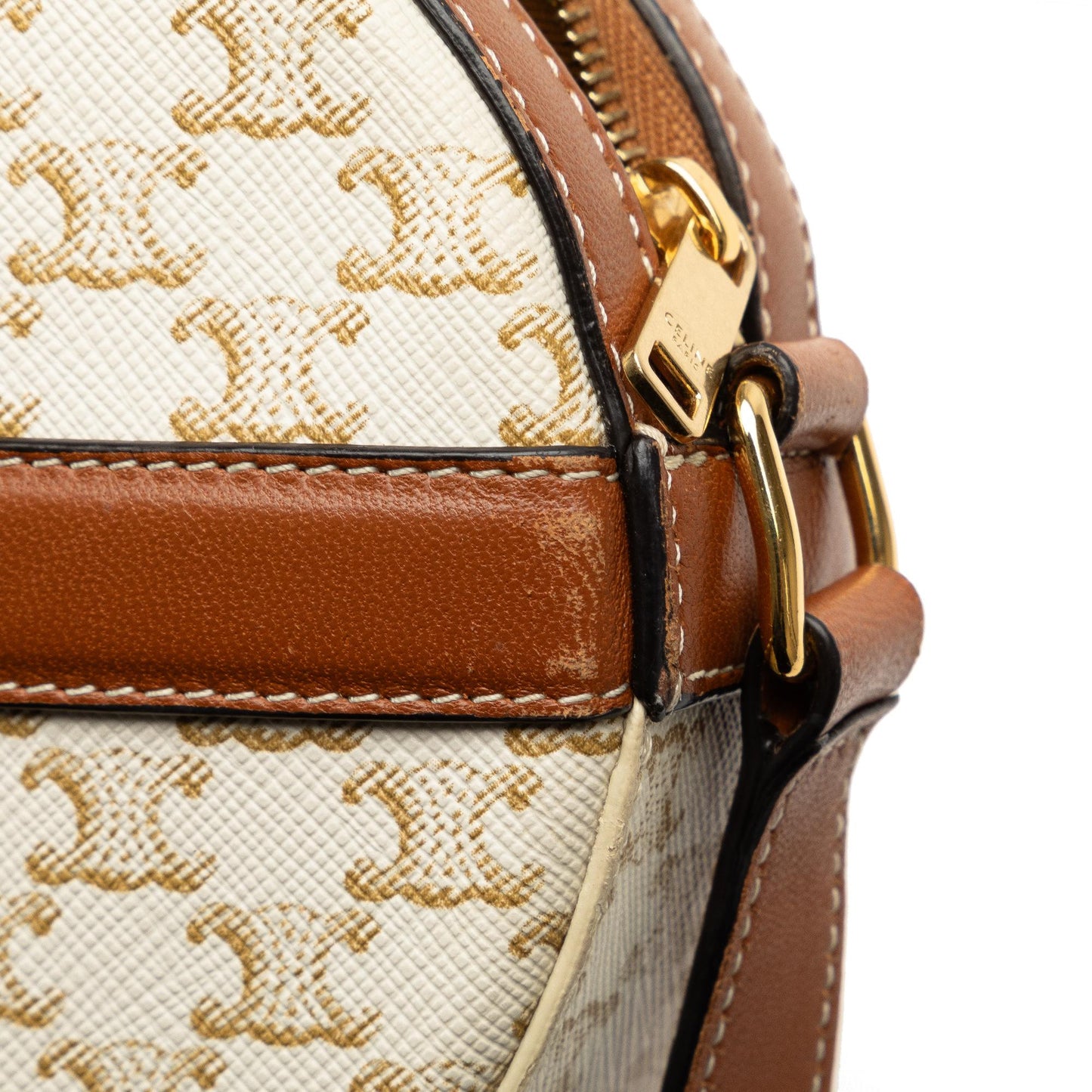 Celine Triomphe Round Purse on Strap (SHG-0ZXDtG)