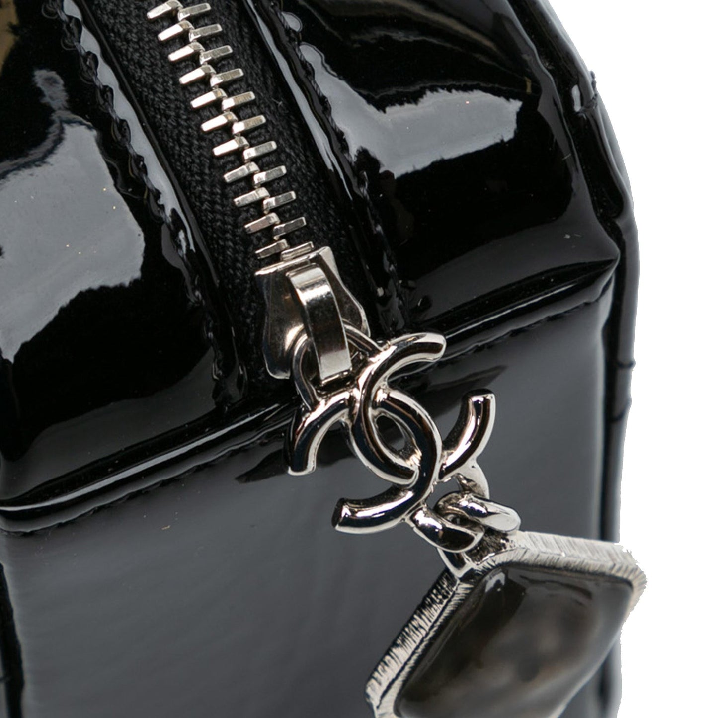 Chanel CC Quilted Patent Clutch With Chain (SHG-s2IpIR)