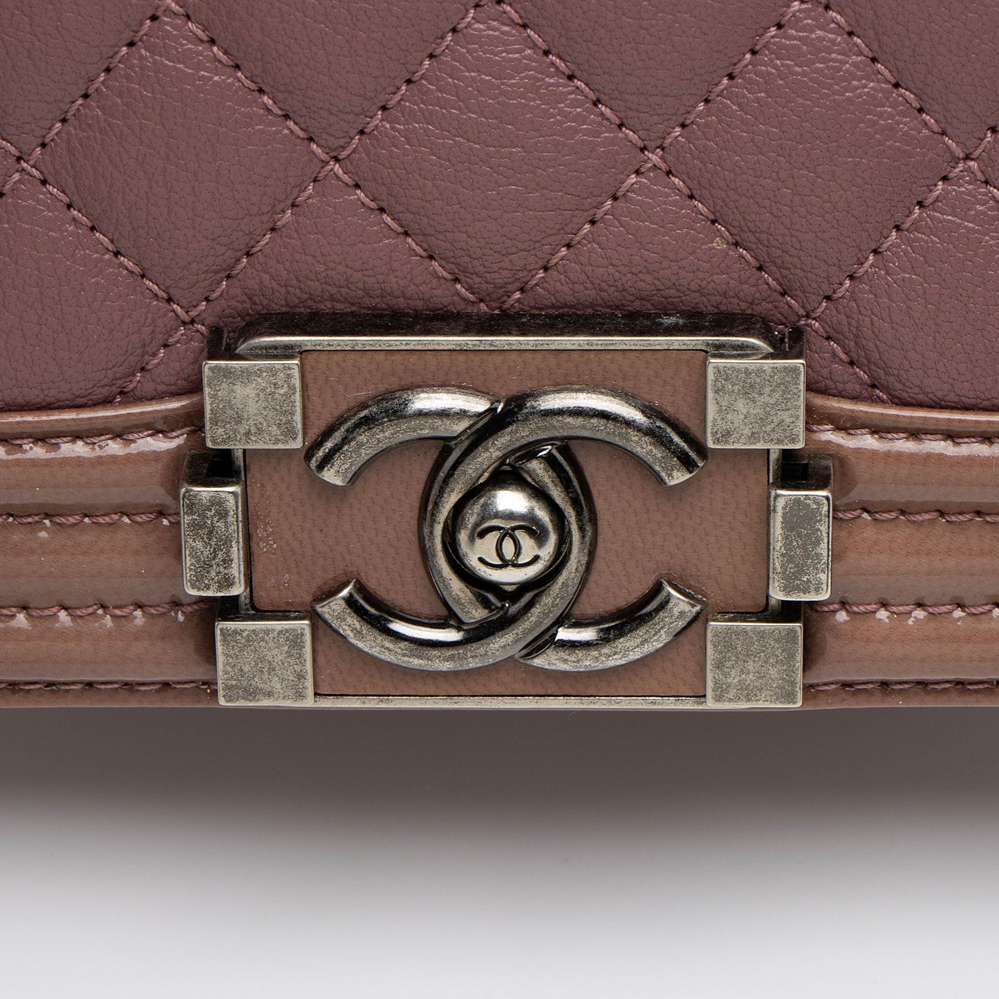 Chanel Calfskin Patent Old Medium Boy Bag (SHF-cHTh8E)