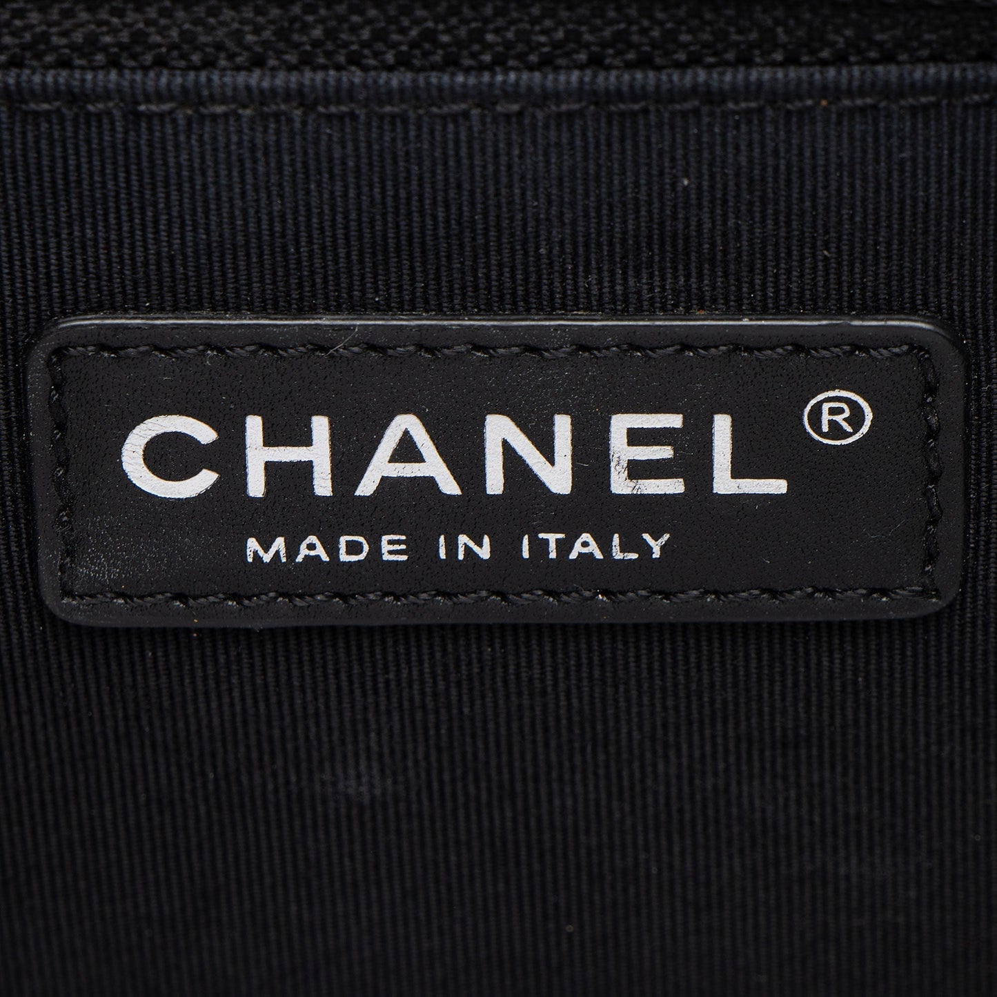 Chanel Chevron Patent Leather New Medium Boy Bag (SHF-NB6JRi)