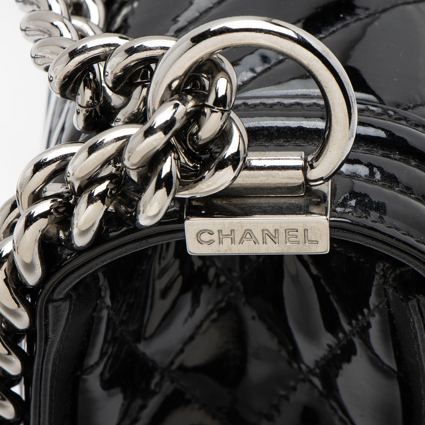 Chanel Chevron Patent Leather Old Medium Boy Bag (SHF-2P3jRA)