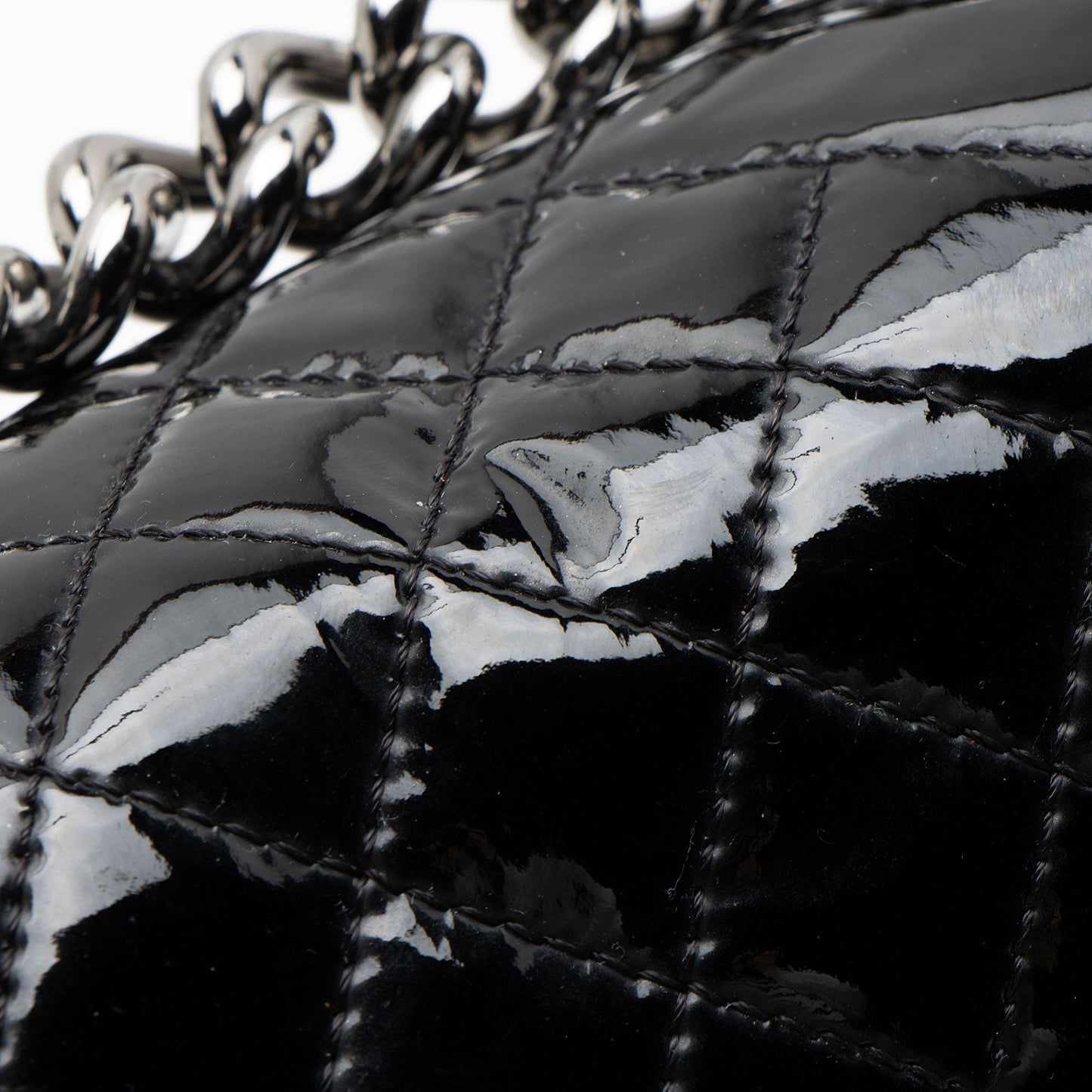 Chanel Chevron Patent Leather Old Medium Boy Bag (SHF-2P3jRA)