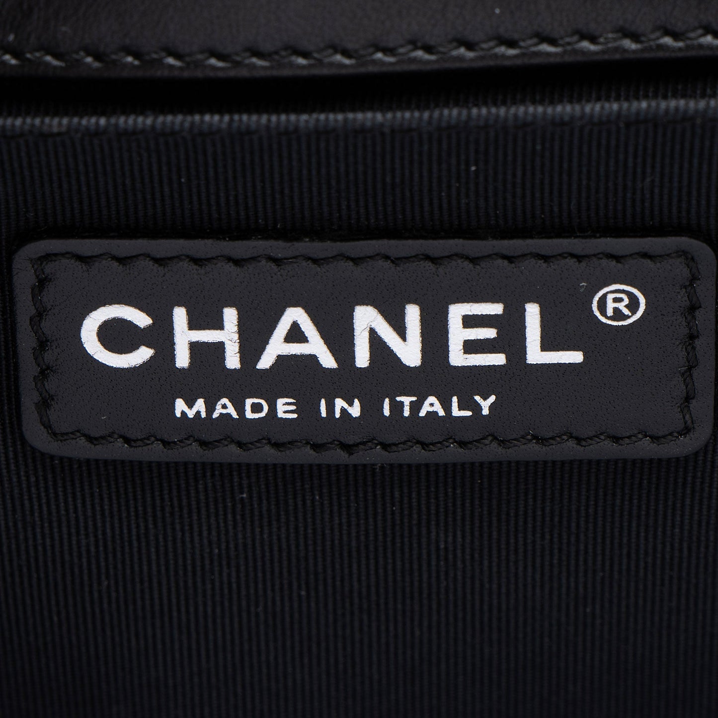 Chanel Chevron Patent Leather Old Medium Boy Bag (SHF-2P3jRA)