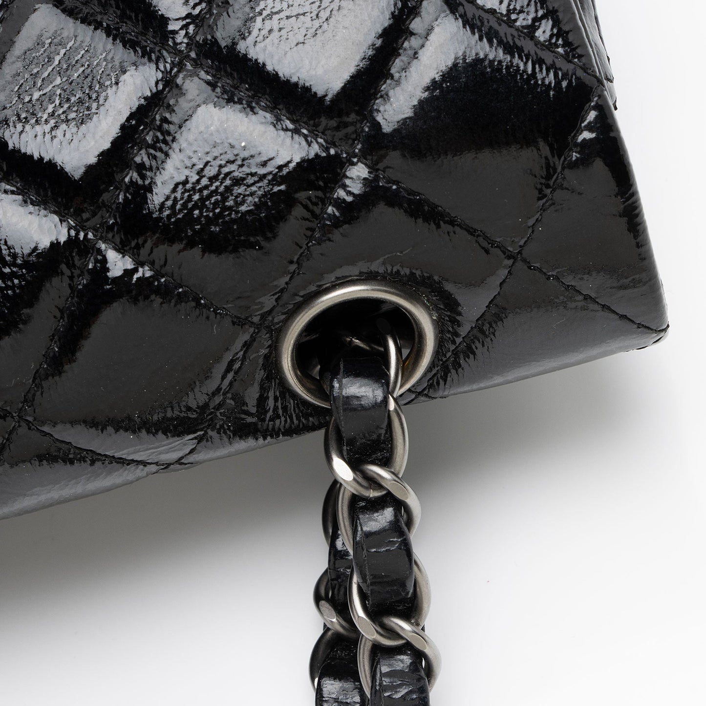 Chanel Crumpled Patent Leather Classic Medium Double Flap Bag (SHF-Bt2Jh2)