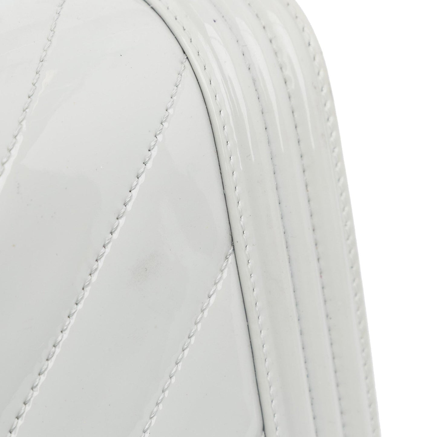 Chanel Medium Patent Boy Flap (SHG-C0XBaJ)
