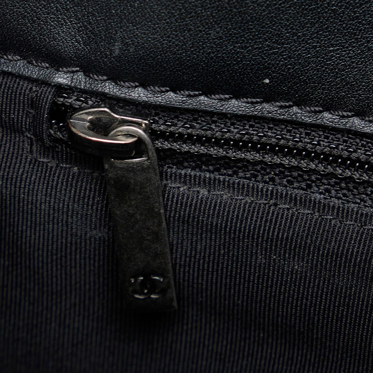 Chanel Medium Patent Reverso Boy Flap (SHG-uvsh6E)