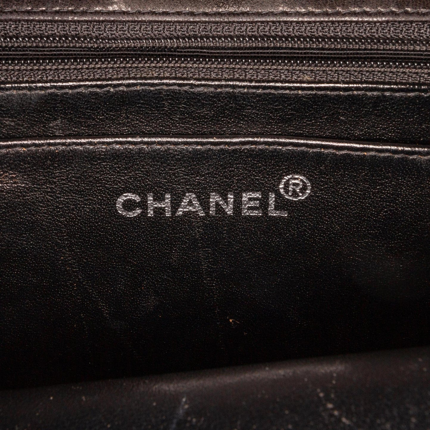 Chanel Patent Flap Handbag (SHG-YxQaRJ)