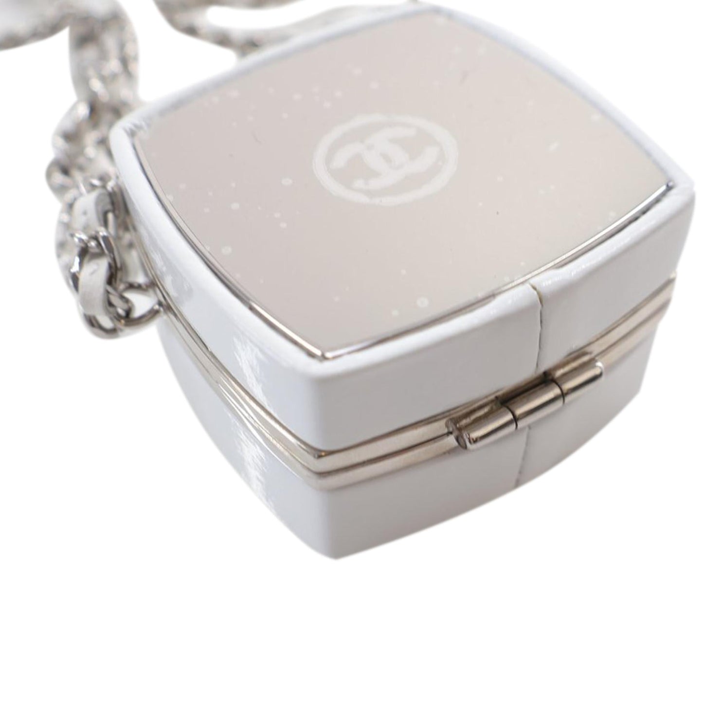Chanel Patent Goatskin Make-Up Box Clutch With Chain (SHG-3G4ymB)