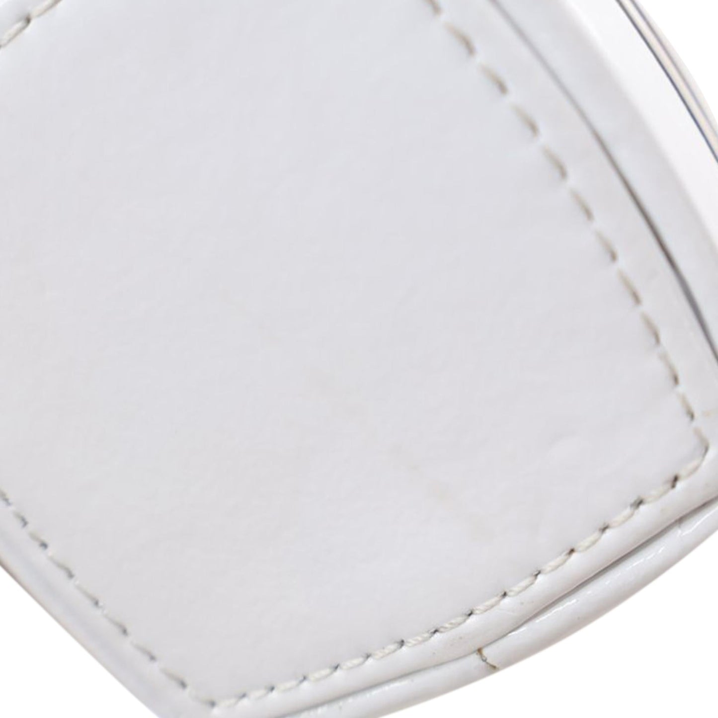 Chanel Patent Goatskin Make-Up Box Clutch With Chain (SHG-3G4ymB)