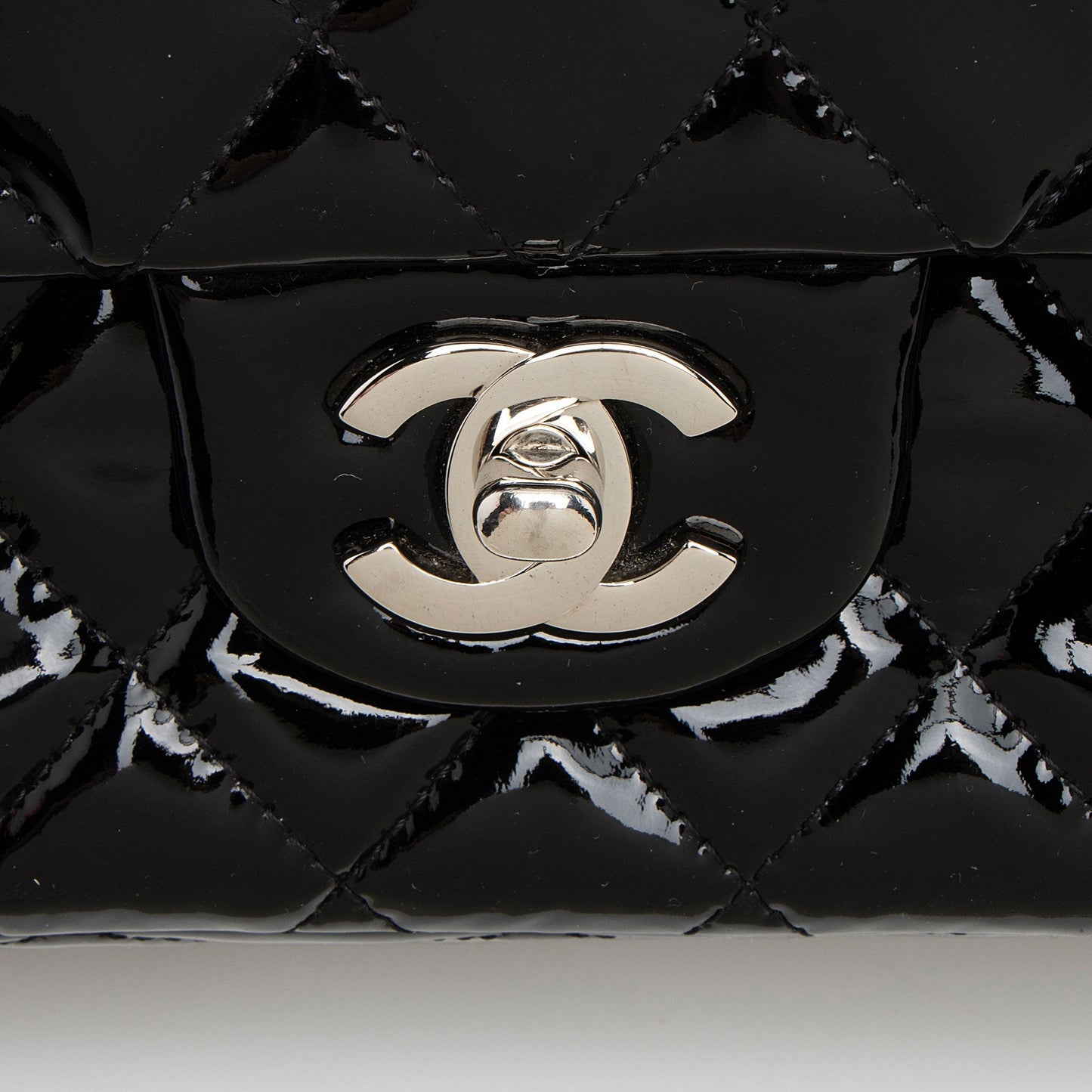 Chanel Patent Leather Classic Medium Double Flap Bag (SHF-vw1LPd)