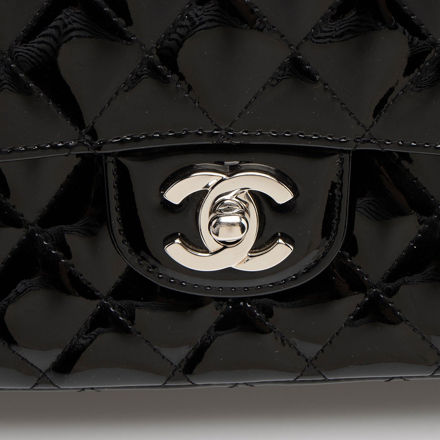 Chanel Patent Leather Classic Medium Double Flap Bag (SHF-XaMpG8)