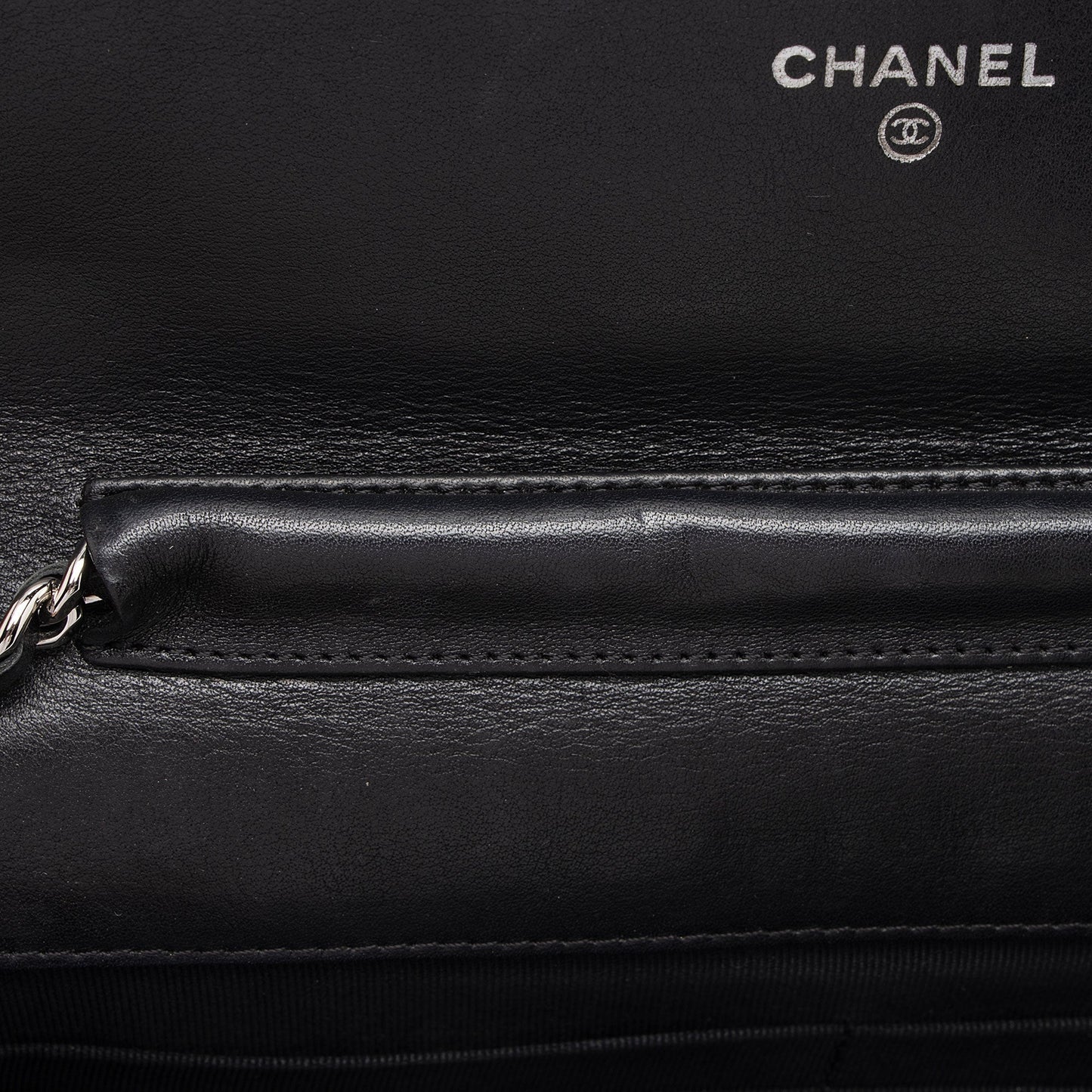 Chanel Patent Leather Classic Wallet on Chain (SHF-sMkM9h)