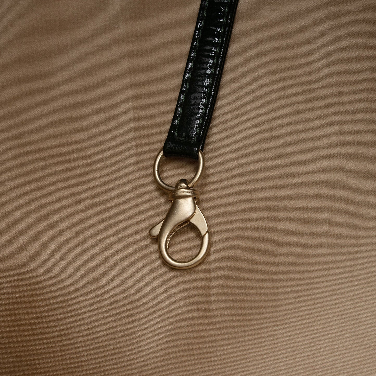 Chanel Patent Vinyl Rock and Chain Large Shoulder Bag (SHF-X1iQCV)