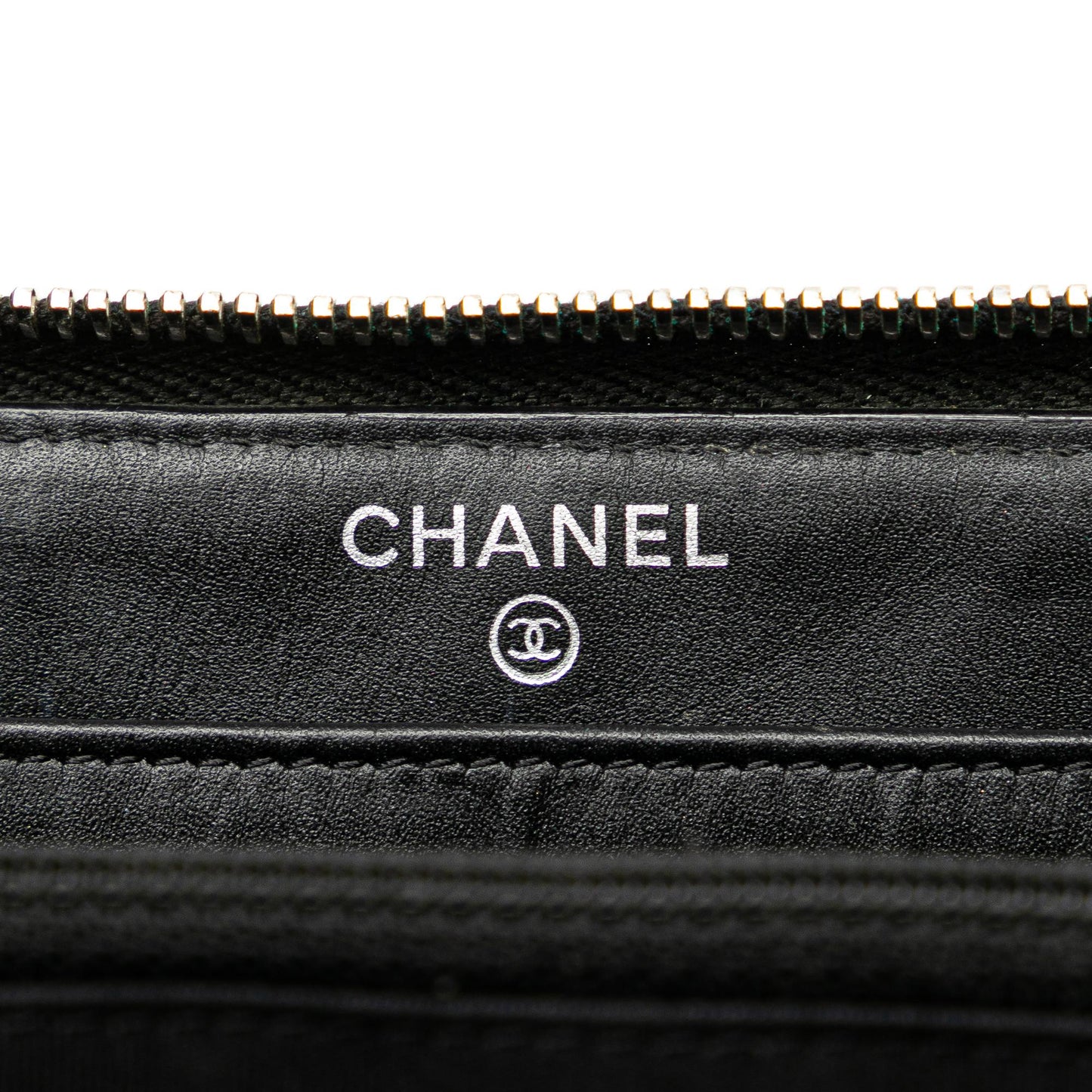 Chanel Quilted Patent Brilliant Zip Around Wallet (SHG-9dsHwF)