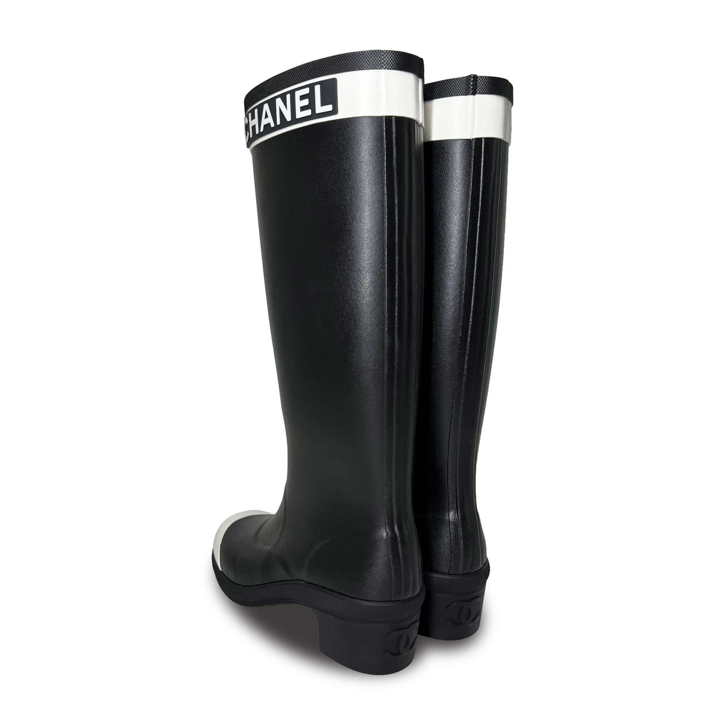 Pre owned Chanel logo white cap black Designer rain boots