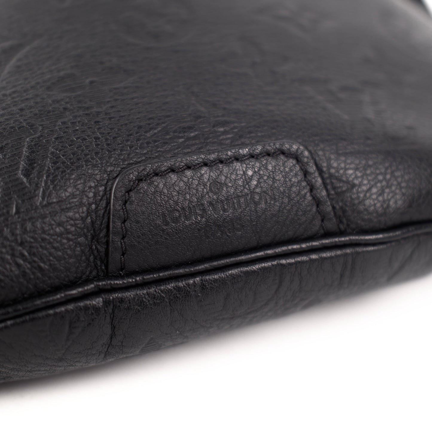 Louis Vuitton Men Bumbag Black