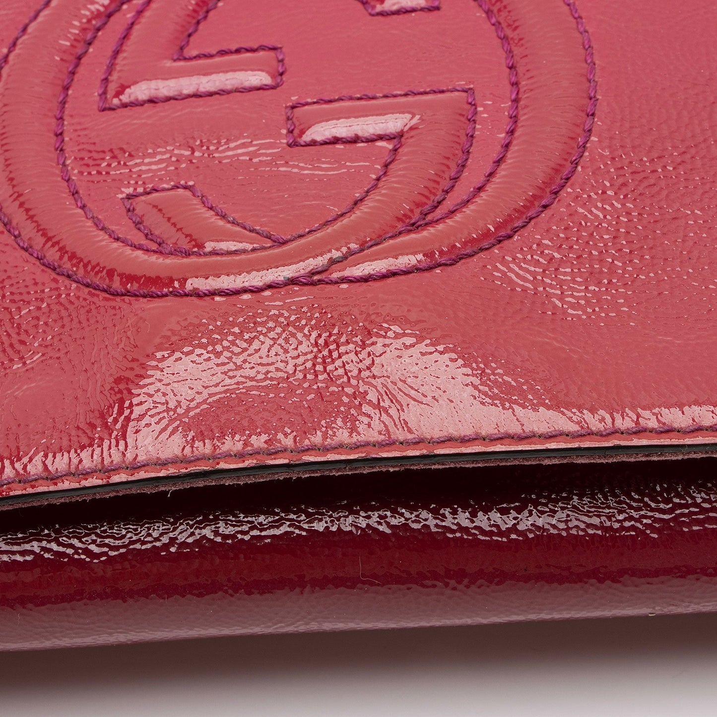 Gucci Patent Leather Soho Clutch (SHF-Lou69h)