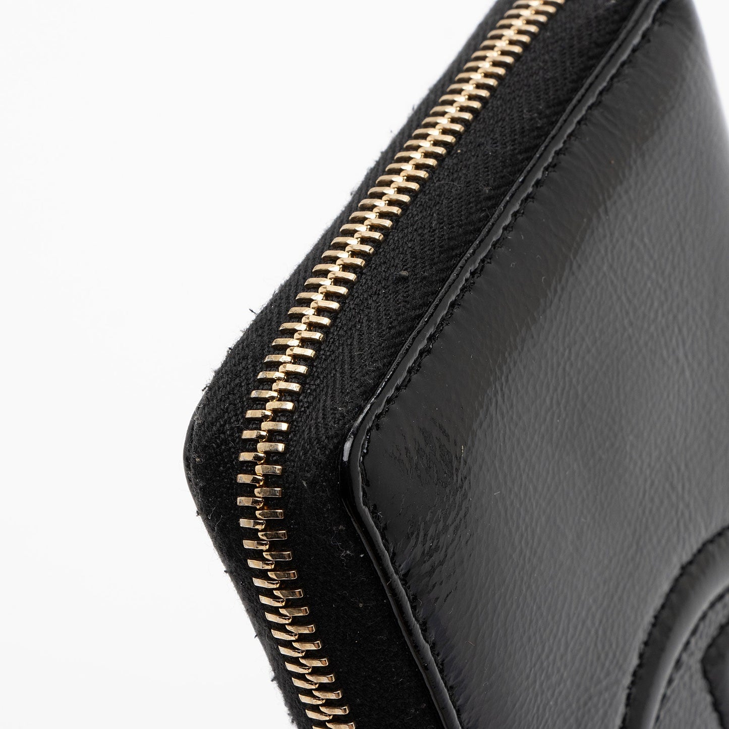 Gucci Patent Leather Soho Zip Around Wallet (SHF-OZVoQd)
