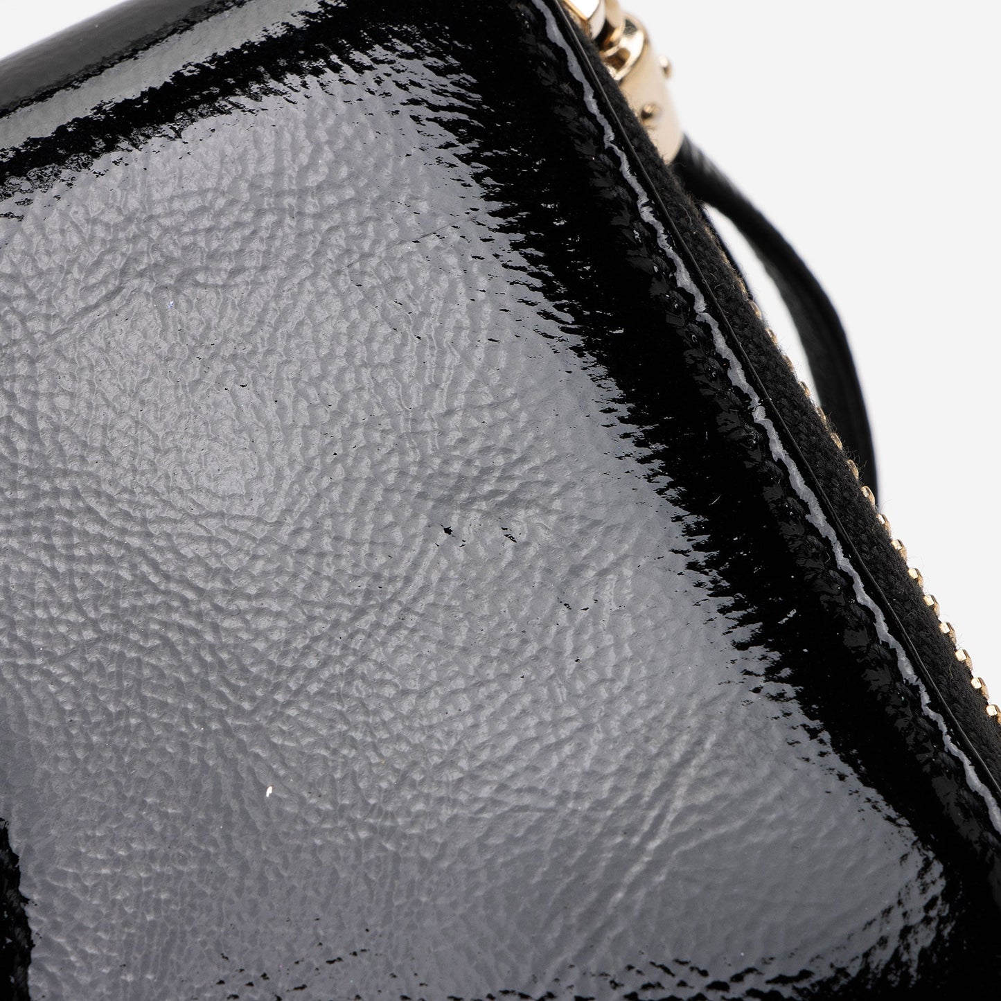 Gucci Patent Leather Soho Zip Around Wallet (SHF-OZVoQd)