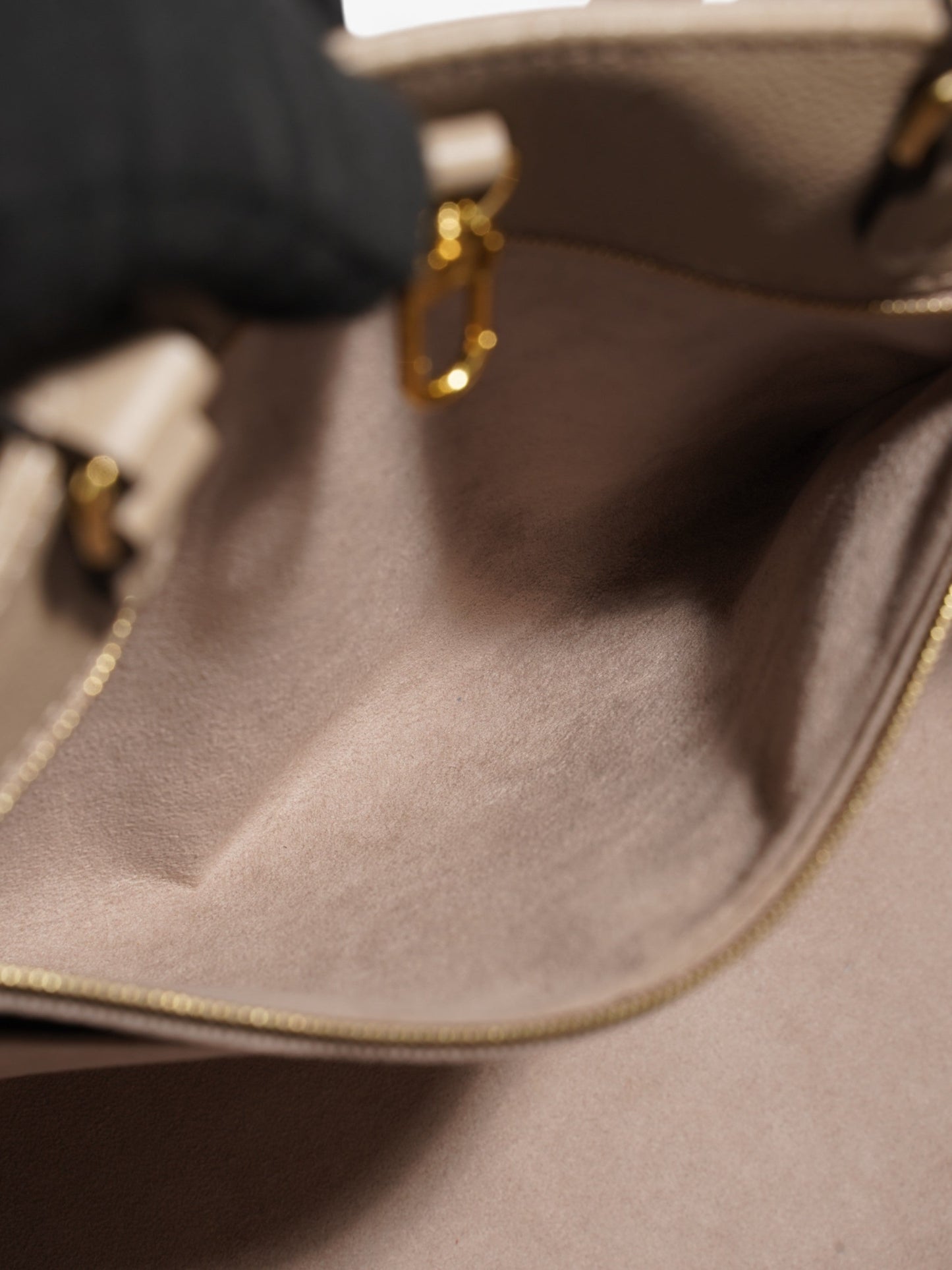 Louis Vuitton On the Go Monogram Empreinte / Beige Empreinte Leather MM