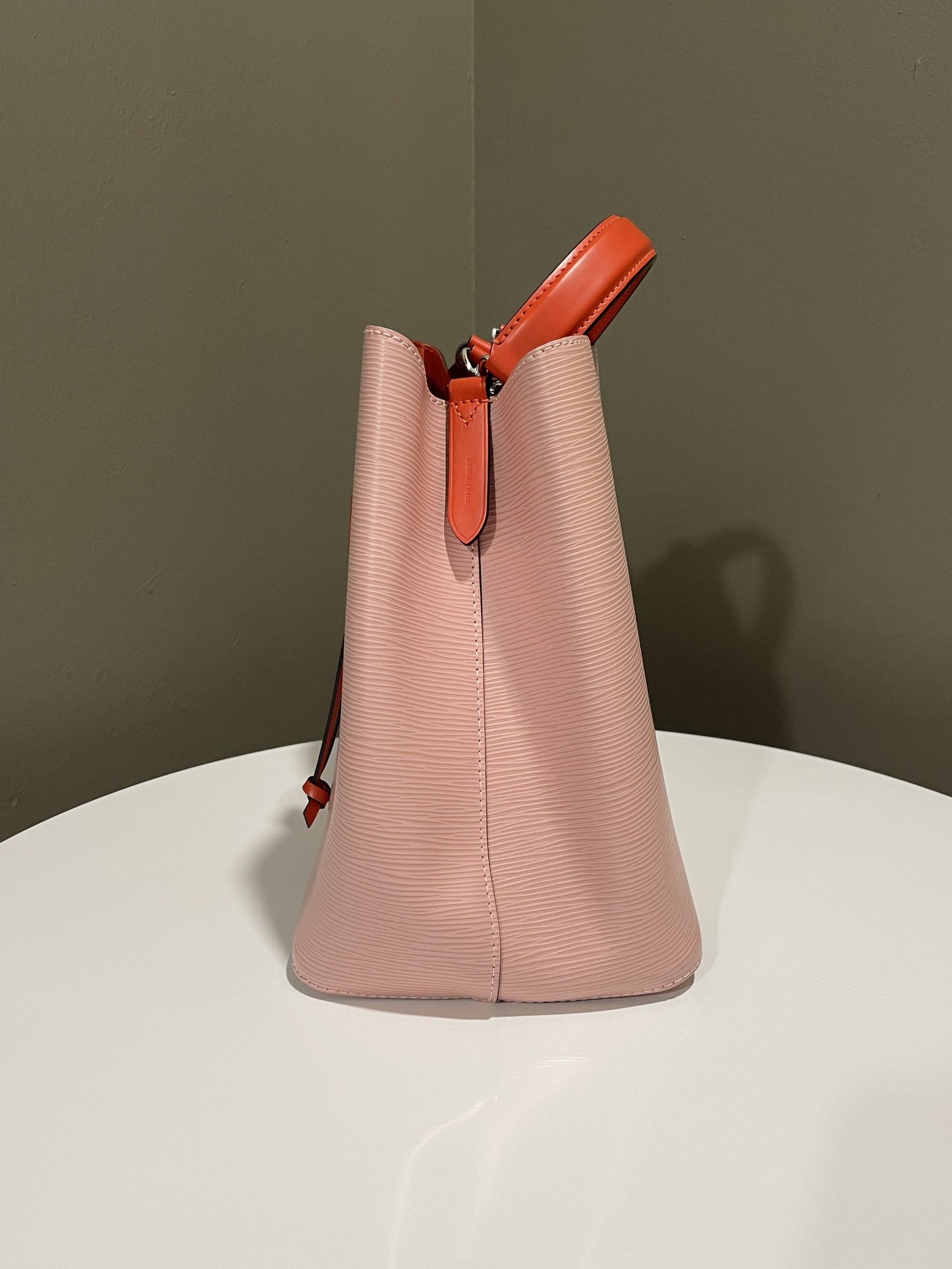 Louis Vuitton Neonoe MM Rose Ballerine / Orange Epi