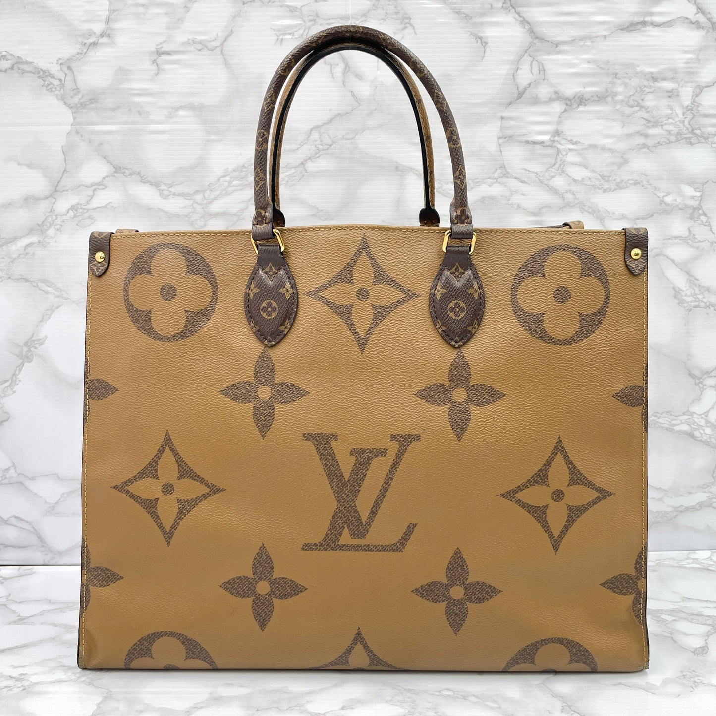 LOUIS VUITTON On The Go GM