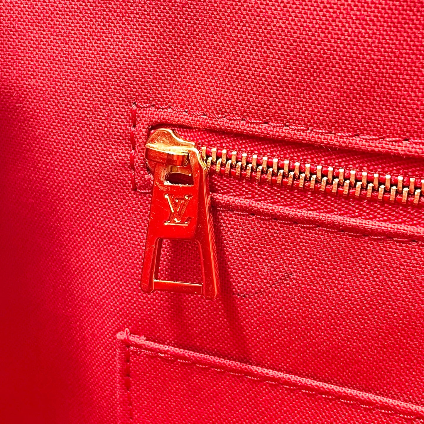 LOUIS VUITTON On The Go GM
