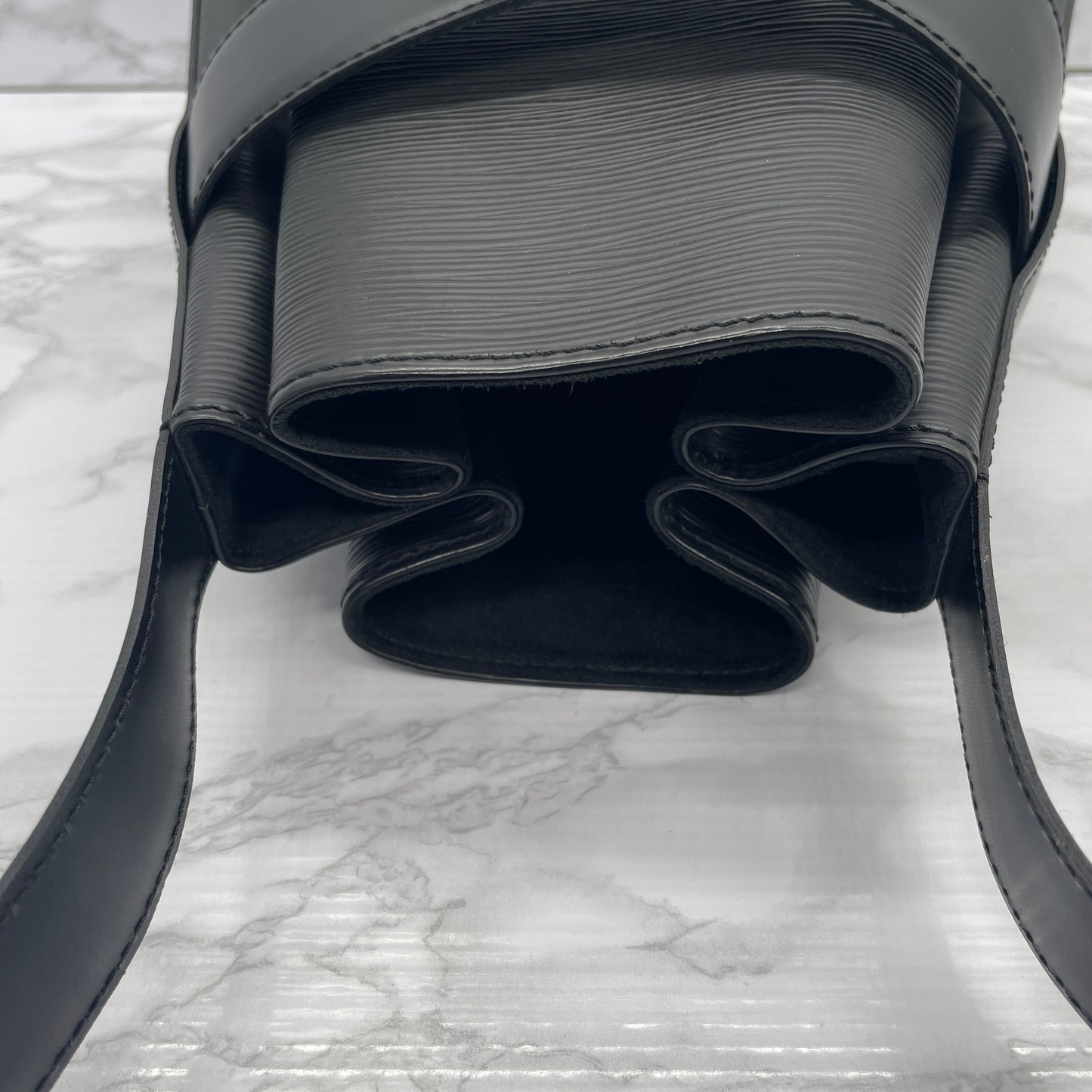 LOUIS VUITTON Epi sac de paule PM