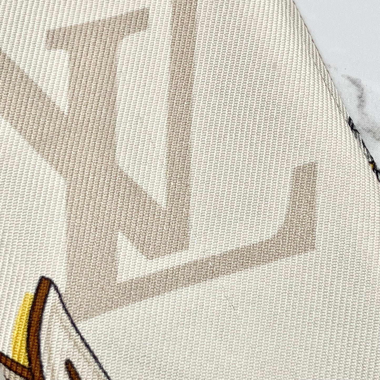 LOUIS VUITTON Twilly