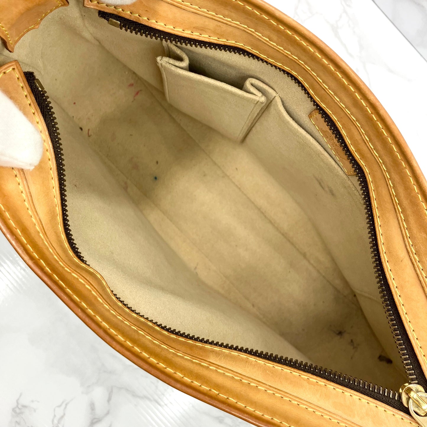 LOUIS VUITTON Monogram Hudson GM