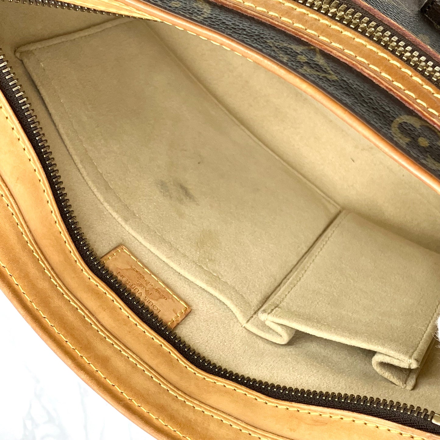 LOUIS VUITTON Monogram Hudson GM
