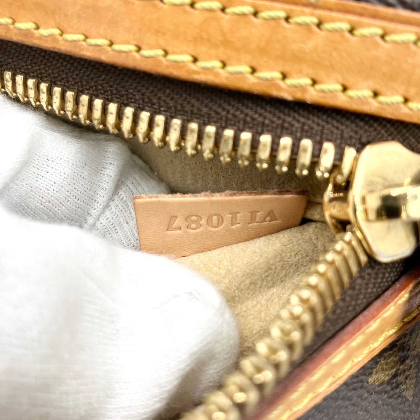 LOUIS VUITTON Monogram Hudson GM