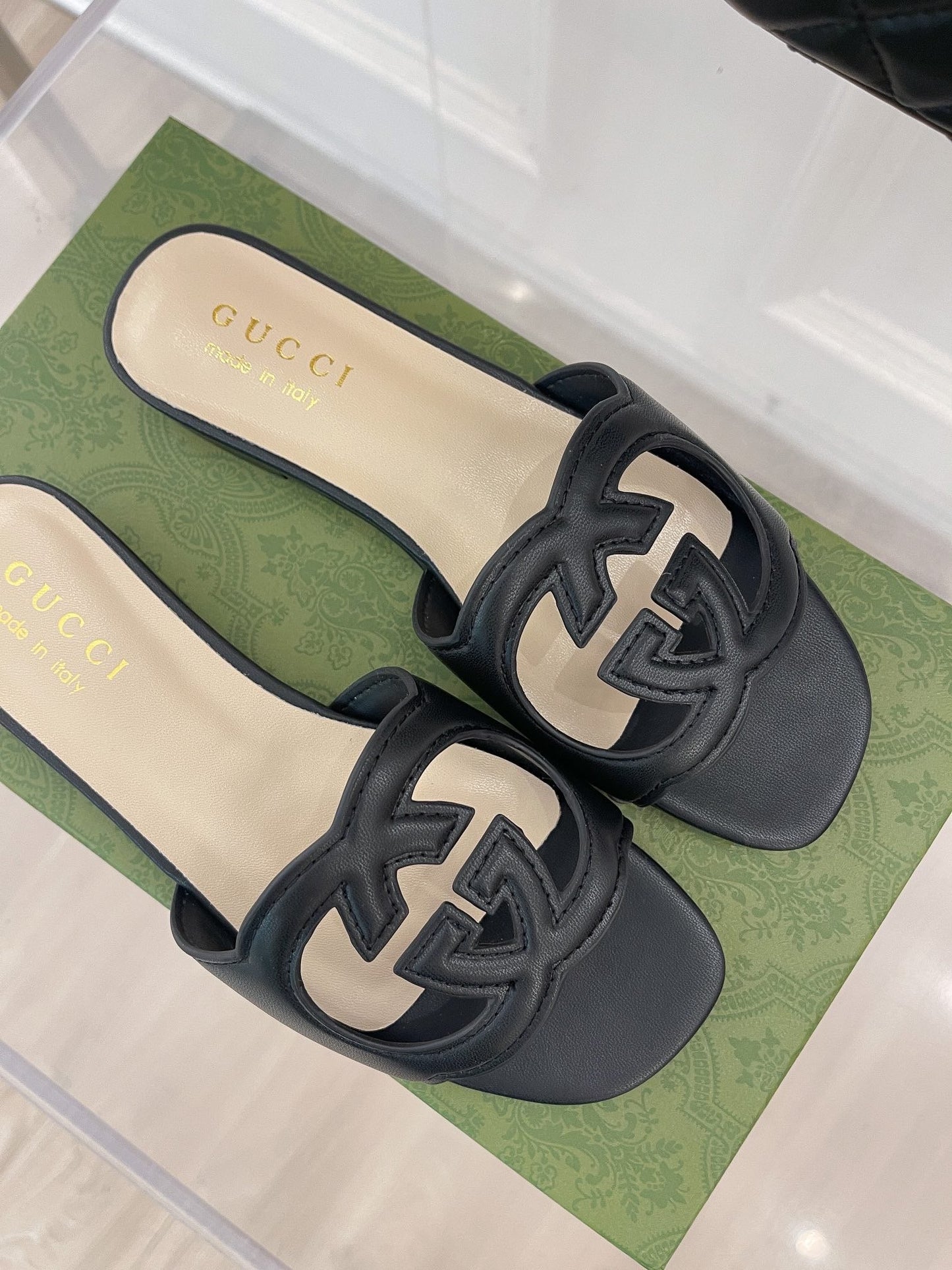 SE894 GC Women's Interlocking G cut-out Slide Sandal / Size5-10