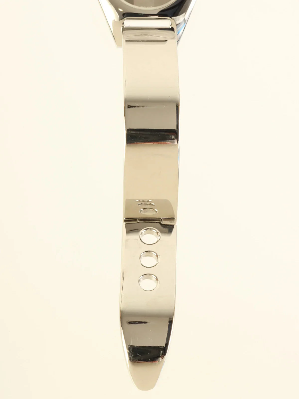 GUCCI Round Face Bangle Watch Silver