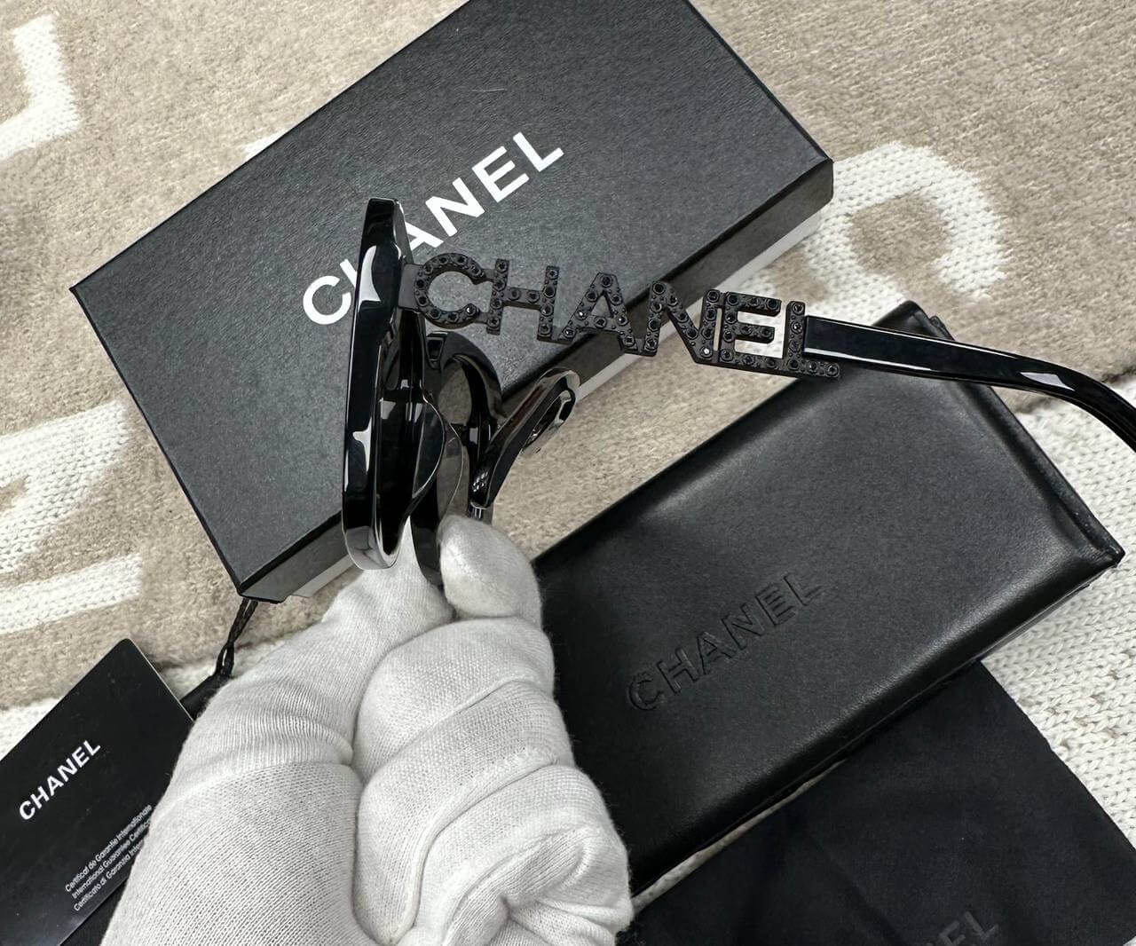 SQUARE SUNGLASSES