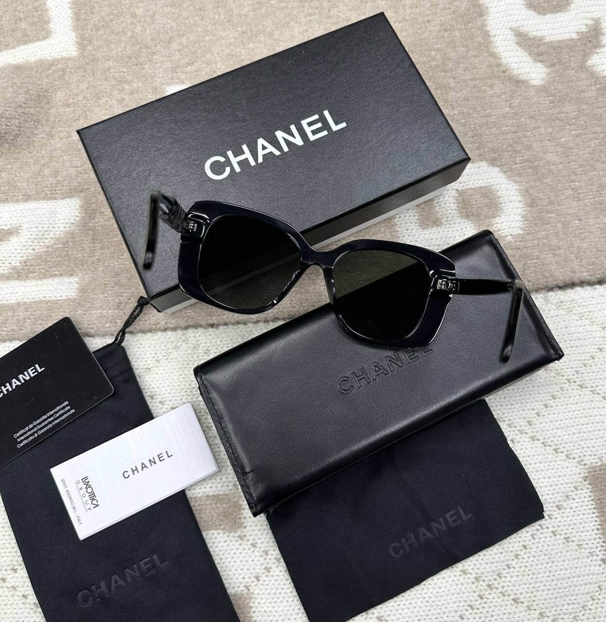 SQUARE SUNGLASSES