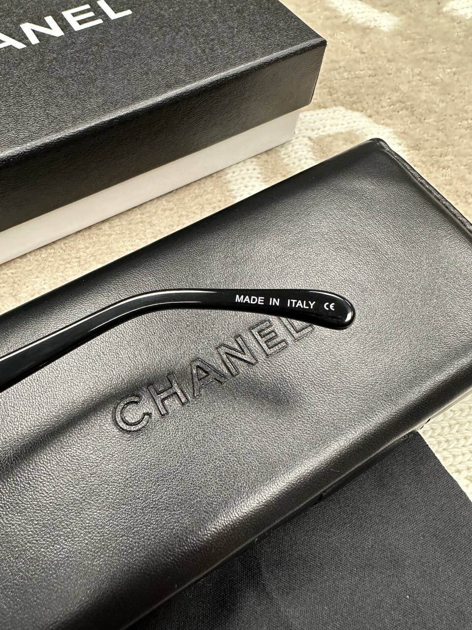 SQUARE SUNGLASSES