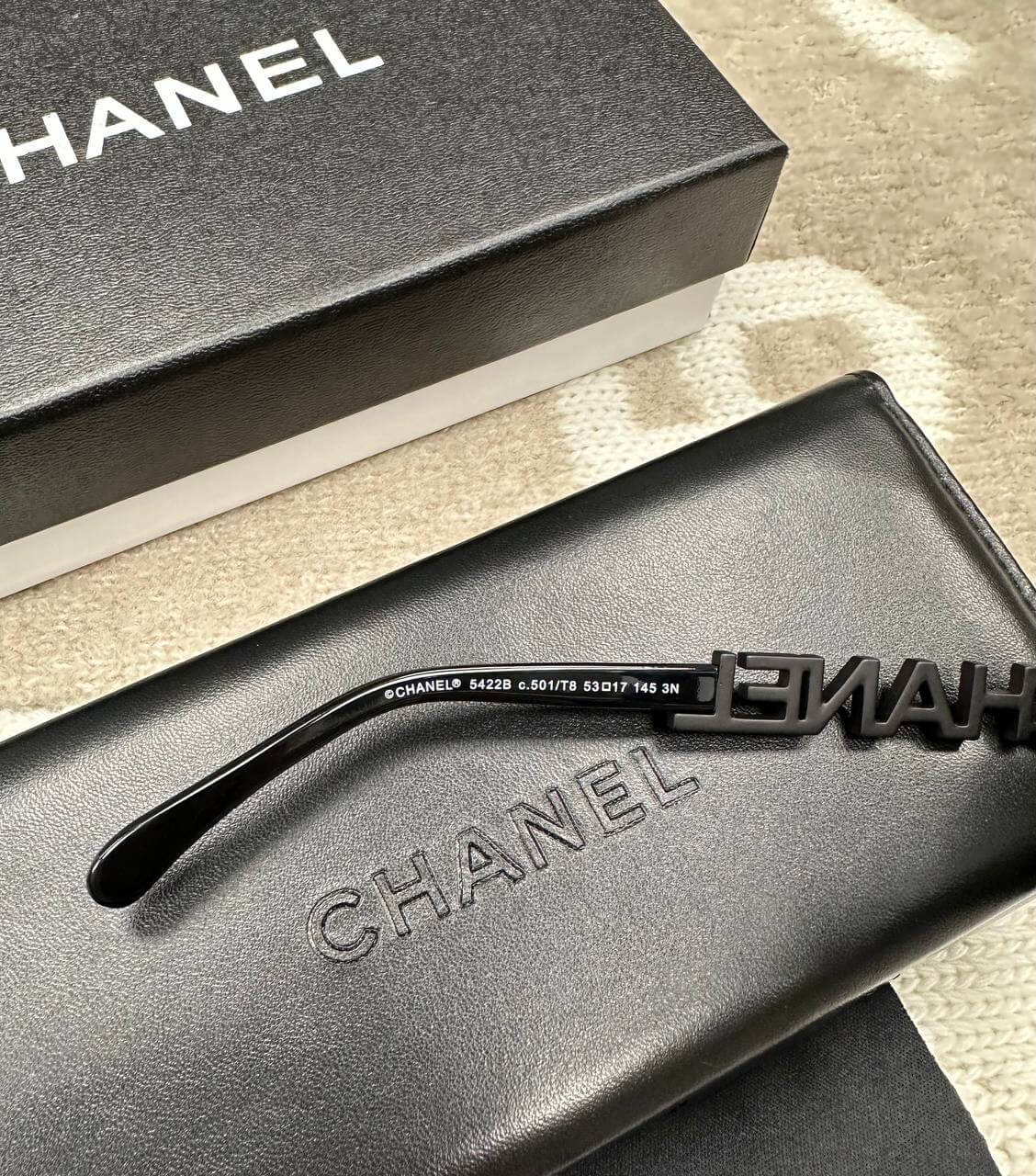 SQUARE SUNGLASSES