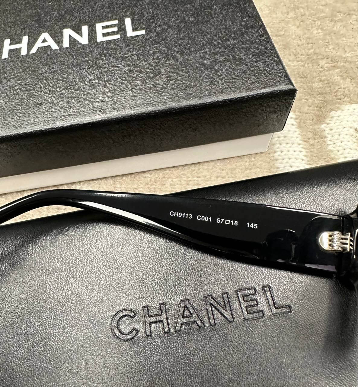SQUARE SUNGLASSES Black & Gold
