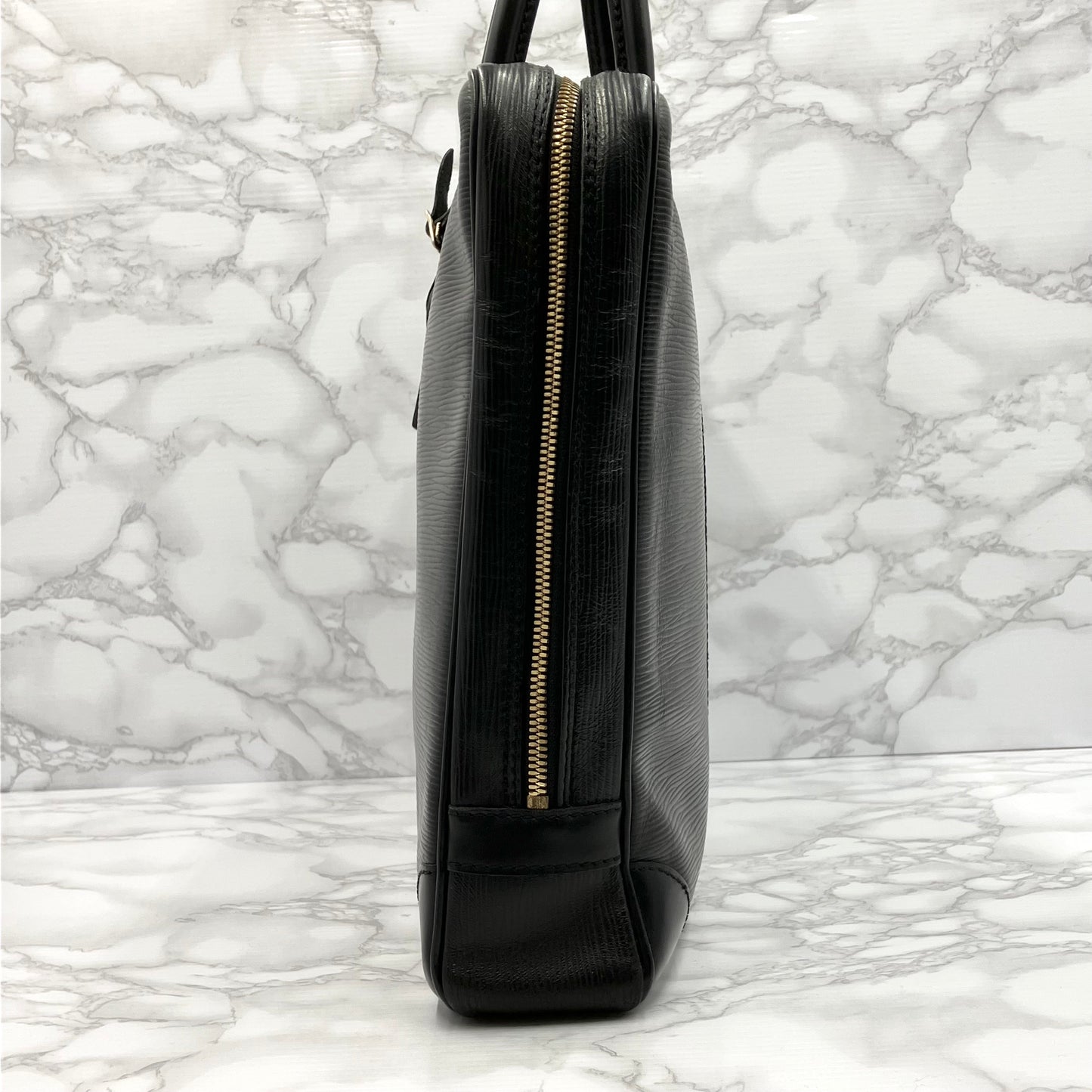 LOUIS VUITTON Epi Porte de Gumain
