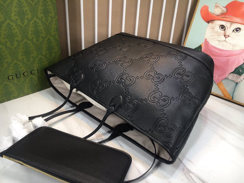 GC624 GG MatelassÃ© Medium Tote / 15.7x13x7.4inch