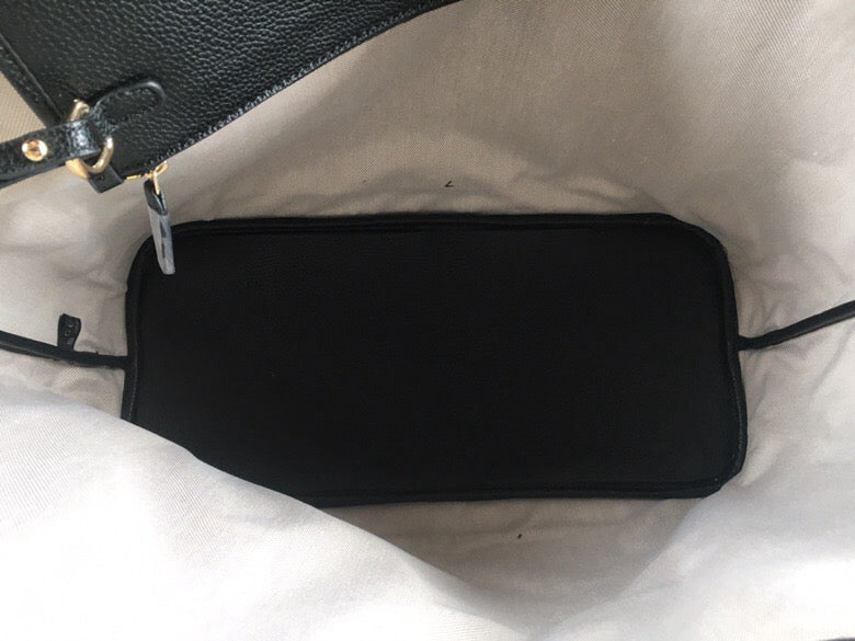 GC624 GG MatelassÃ© Medium Tote / 15.7x13x7.4inch