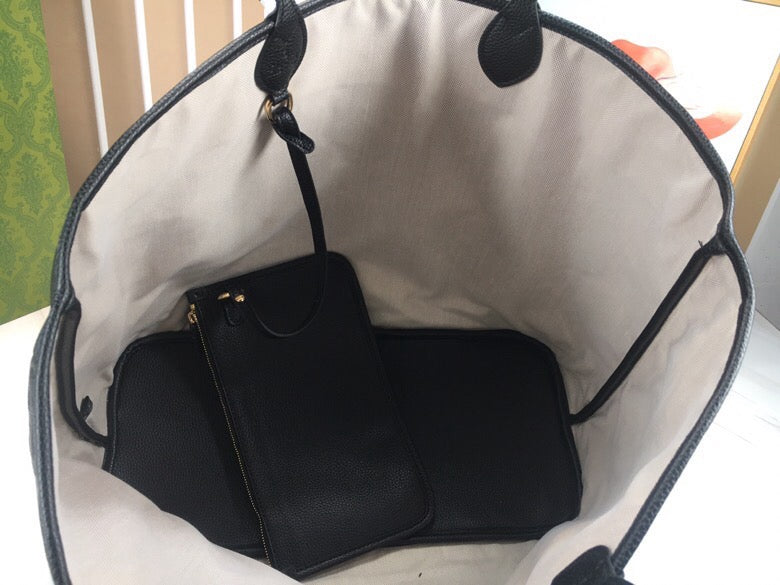 GC624 GG MatelassÃ© Medium Tote / 15.7x13x7.4inch