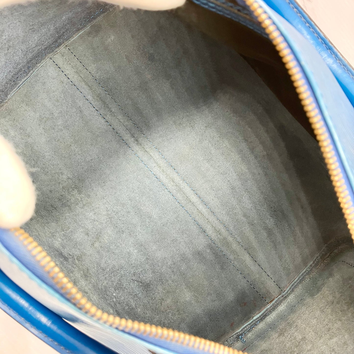 LOUIS VUITTON Epi Speedy 30
