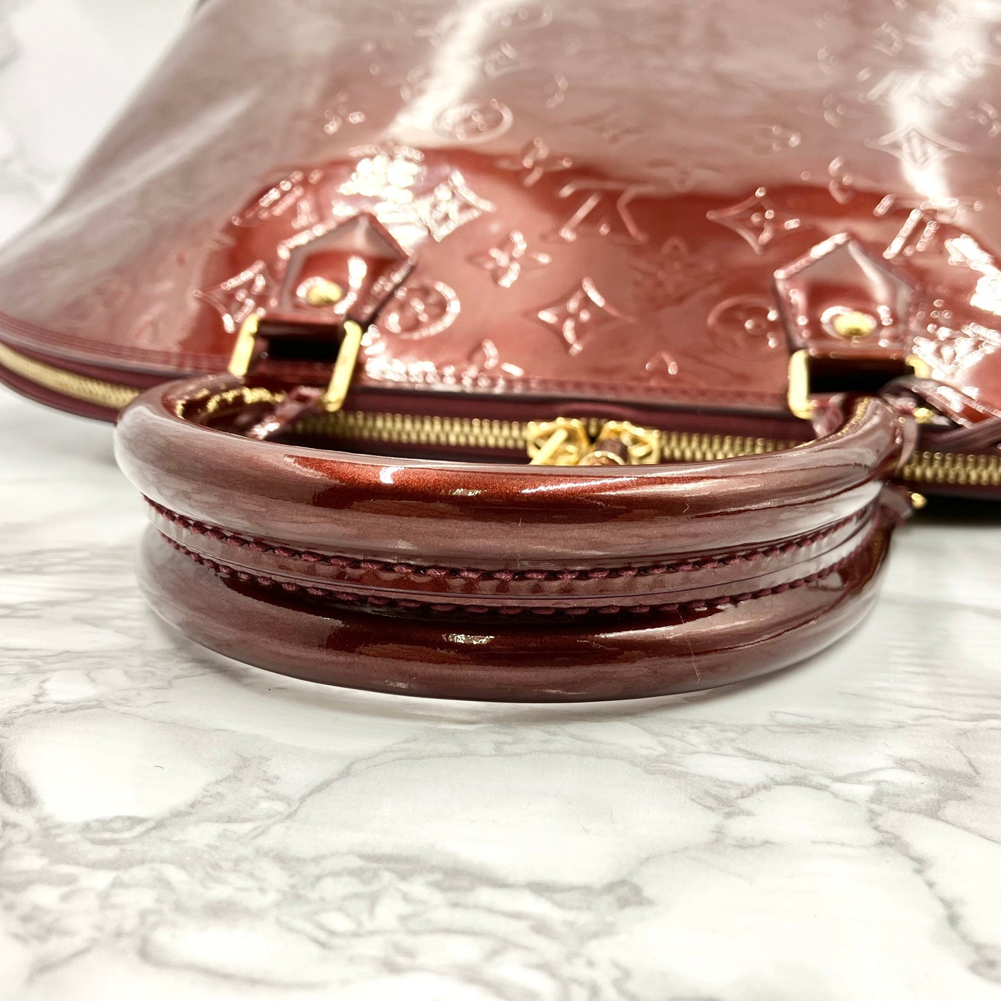 LOUIS VUITTON Vernis Alma MM