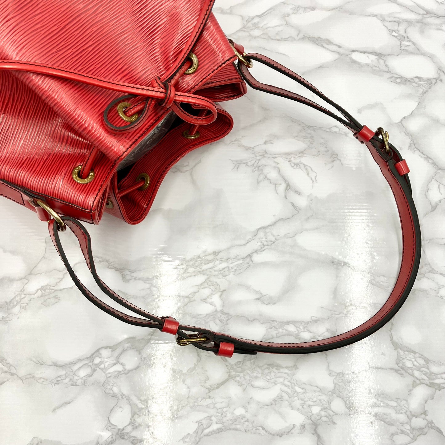 LOUIS VUITTON Epi petit noÃ©