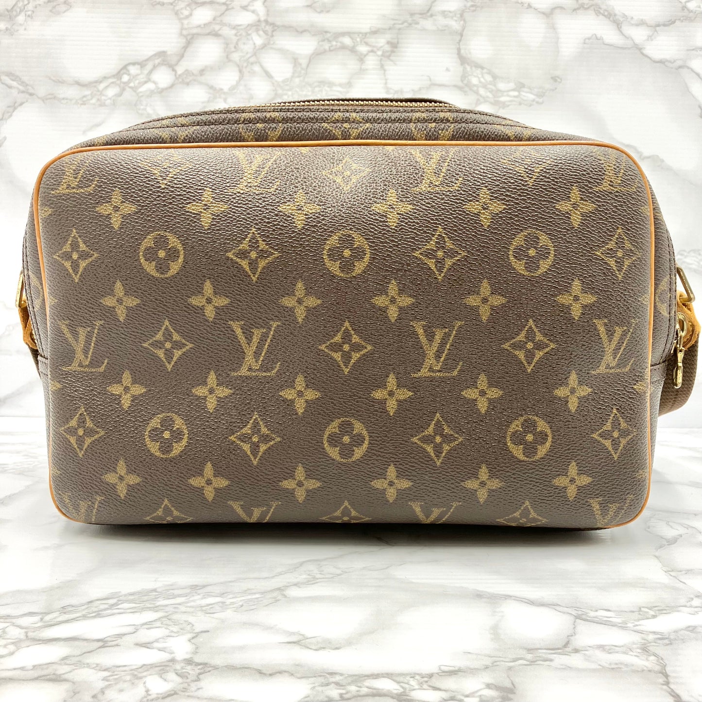 LOUIS VUITTON Monogram reporter