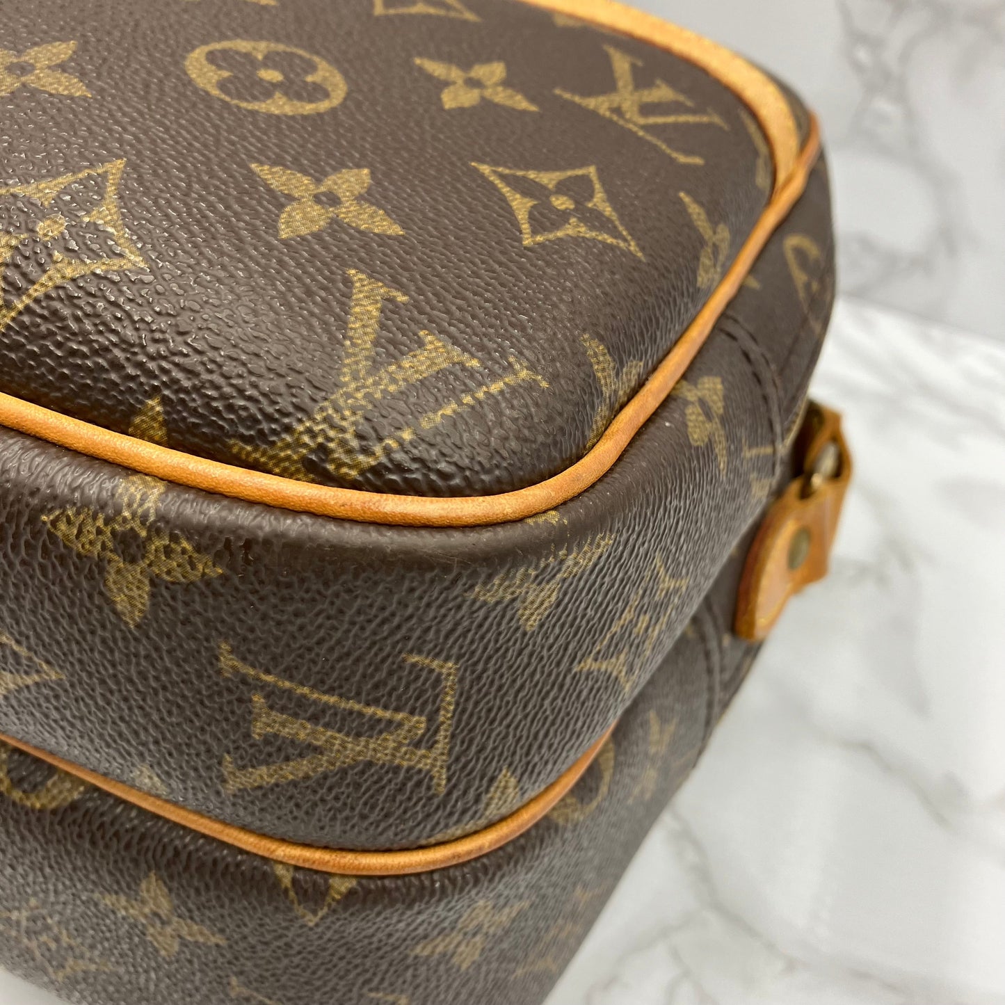 LOUIS VUITTON Monogram reporter