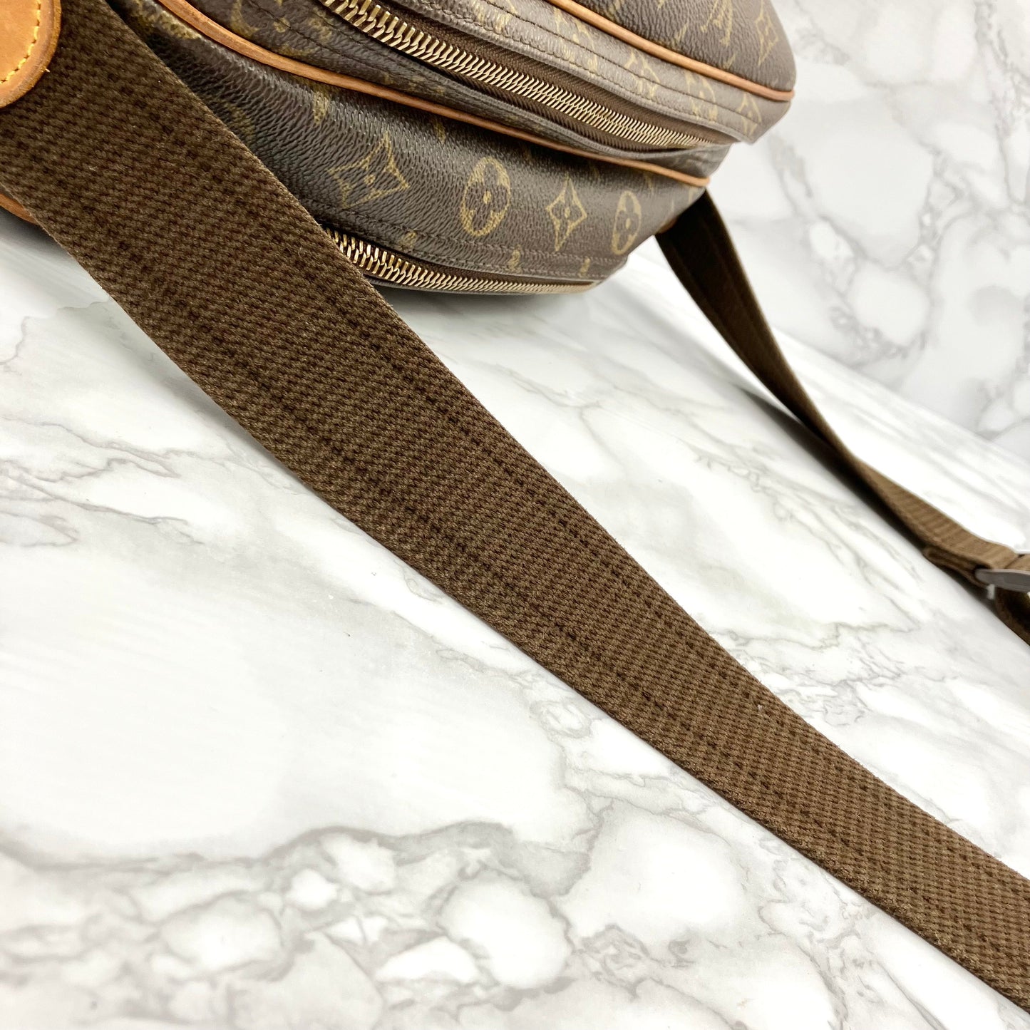LOUIS VUITTON Monogram reporter