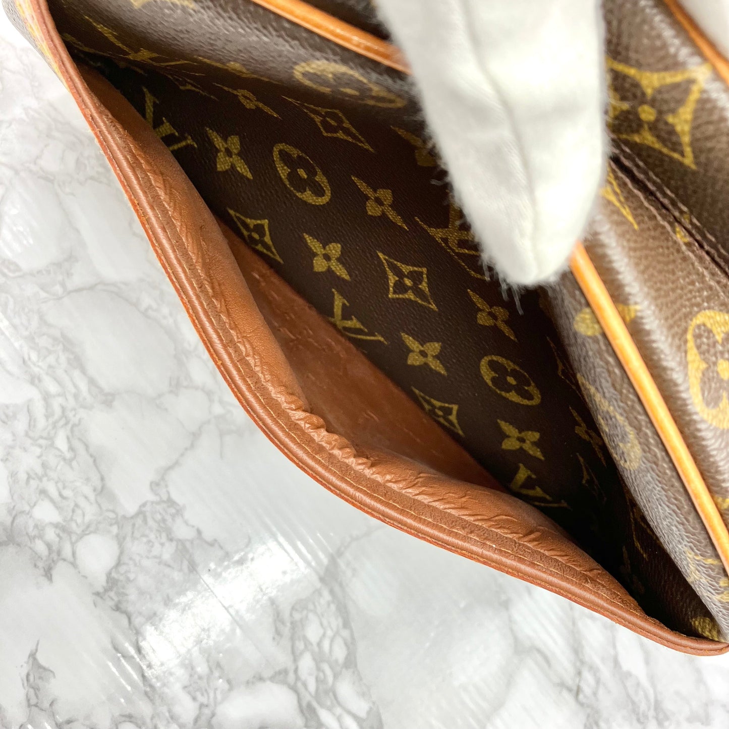 LOUIS VUITTON Monogram Blois